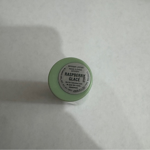 Clinique Different Lipstick Rouge Raspberry Glace - Picture 2 of 3